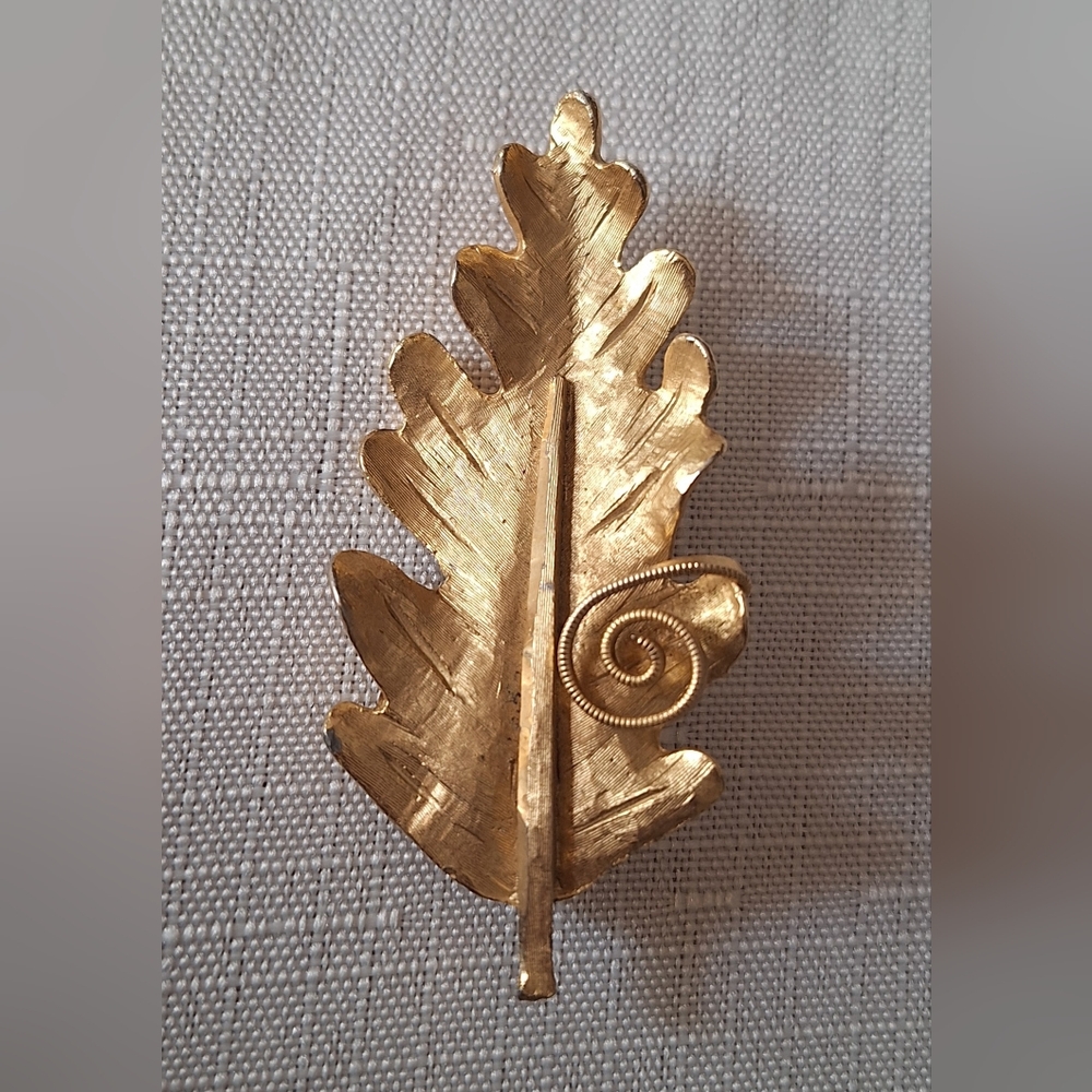 BSK Vintage Goldtone Leaf Pin Brooch Brushed Textured Metal Classic MCM